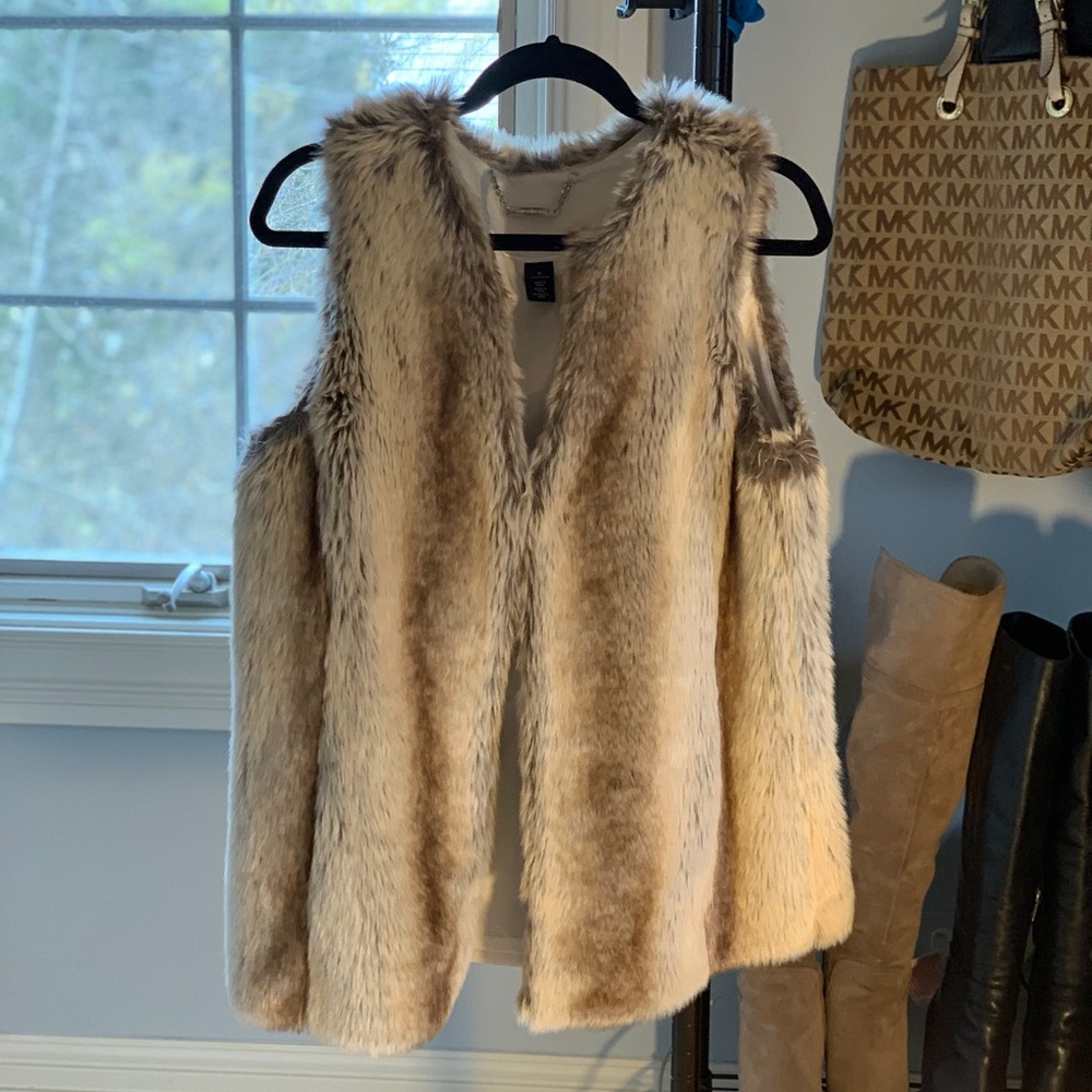 WHITE HOUSE | BLACK MARKET Faux Fur Vest size M